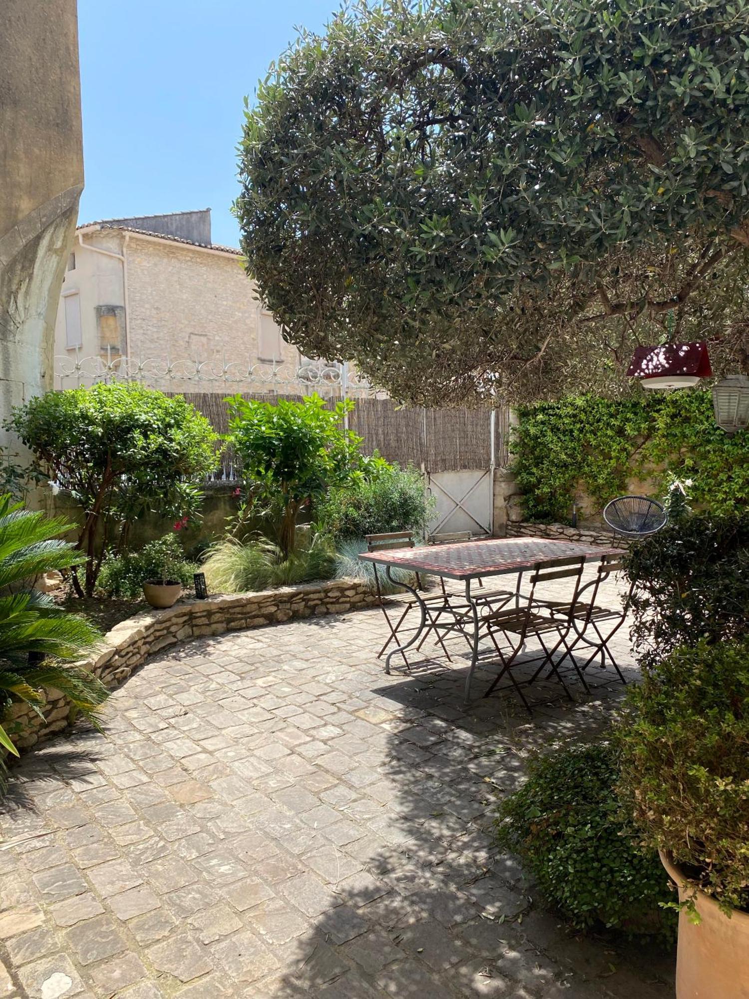 Locus Amoenus Acomodação com café da manhã Lirac Exterior foto